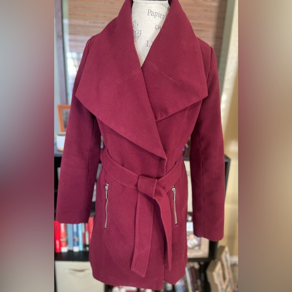 A. Byer Jackets & Blazers - Vintage women’s burgundy overcoat w/ wide collar- sz M - double snap & v neck